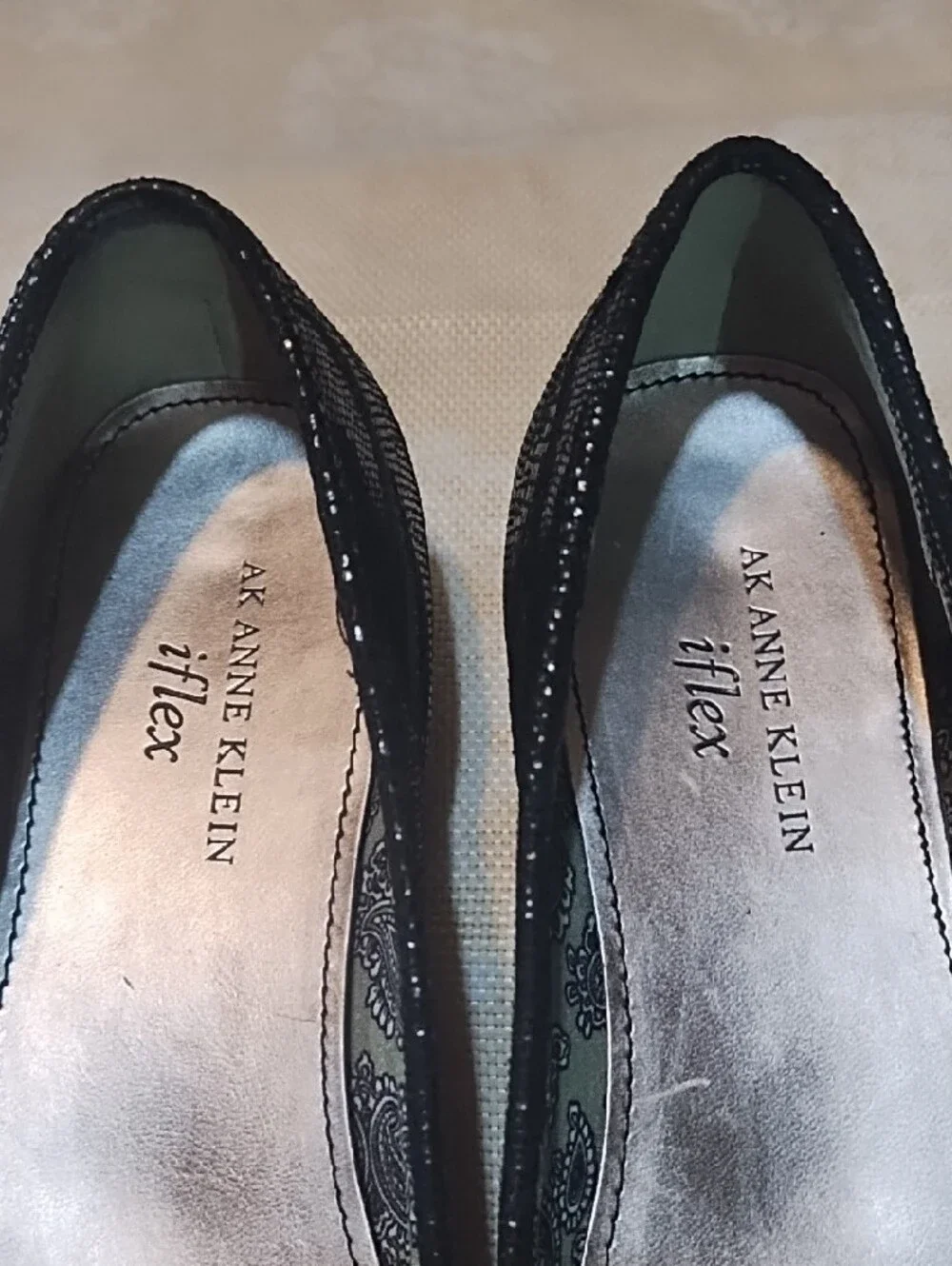 Anne Klein Black Patent Bow Flats Very Nice Leather 9M.